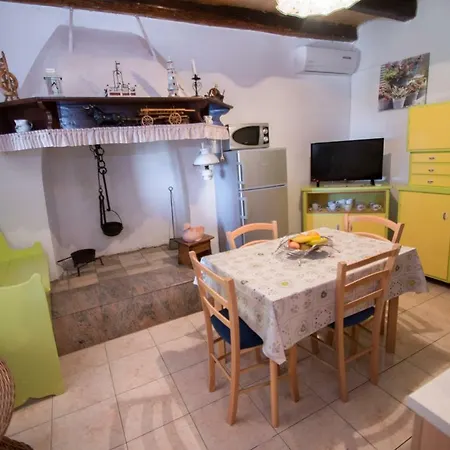 Apartment House Bruno Drenje (Istria)